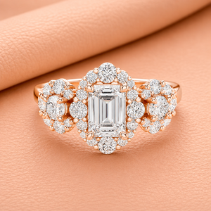 Bague de fiançailles de luxe en or rose avec diamant de laboratoire taille émeraude, halo et pierres latérales en grappe, certifiée IGI, bijoux de mariée pour femme - Product Image 1