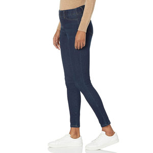 Jean slim pour femme en denim, tissu extensible et doux, pantalon décontracté et tendance, vêtement confortable et moderne pour tous les jours - Product Image 4