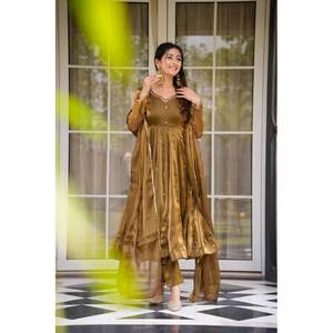 Robe Anarkali XL pour occasions spéciales avec peent et dupatta, design élégant de pent pour les occasions spéciales - Product Image 6
