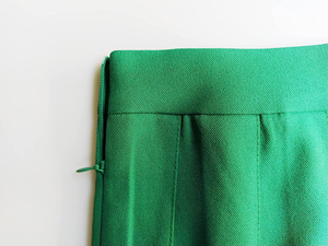 Jupes pour femmes en matériau hautement durable, design plissé très extensible, mini-jupe pour femmes très demandée - Product Image 3