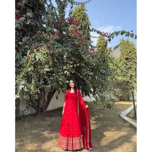 Magnifique robe indienne et pakistanaise avec dupatta pour les occasions spéciales - Product Image 2