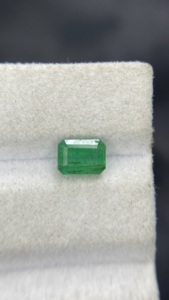 Émeraude naturelle zambienne certifiée 7x5 mm, taille octogonale, avec un bel éclat, pierre précieuse en vrac pour la création de bijoux, 1,02 carat - Product Image 2
