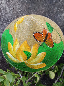 Chapeau conique traditionnel en feuilles de palmier et bambou, idéal pour l'agriculture, les événements culturels et la distribution mondiale - Product Image 6