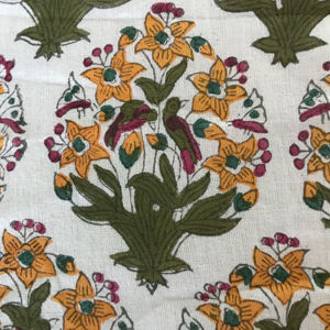 Tissu en coton imprimé à la main – Motif bouquet floral, base blanche, textile indien - Product Image 3