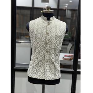 Abrigo de Diseño Indio con Jacquard y Lentejuelas para Hombre, Ideal para Fiestas y Bodas, Disponible a un Precio Accesible - Product Image 1