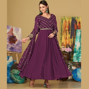 ชุดอานาร์กาลีสีม่วงคุณภาพดีสำหรับผู้หญิง เหมาะสำหรับงานแต่งงานและงานเฉลิมฉลอง แขนสามส่วน แบบเย็บกึ่งสำเร็จรูป - Product Image 1