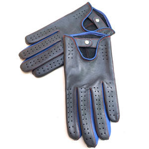 Gants de conduite en cuir véritable personnalisés pour hommes, gants de conduite de luxe classiques perforés et respirants avec bouton pression - Product Image 3