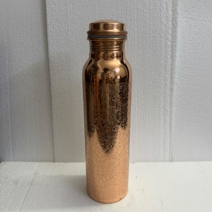 Bouteille d'eau en cuivre traditionnelle de luxe - Vaisselle écologique sans BPA avec motif détaillé pour une utilisation en extérieur - Product Image 3