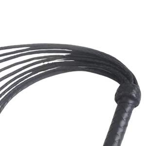 Flogger Premium de Piel de Oveja para BDSM con Hebilla de Acero, 2.5cm de Ancho, Acabado Suave al Tacto y Peso Uniforme - Product Image 4