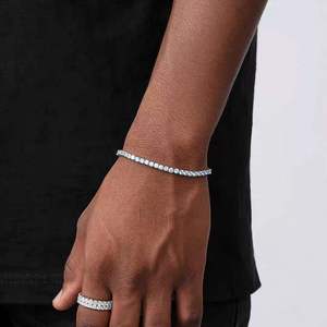 Pulsera de tenis delicada para mujer, de lujo, con moissanita de corte brillante redondo y engaste de canal, joyería de verano, regalo - Product Image 4