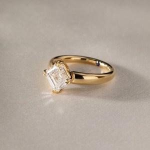 Anillo Solitario de Diamante Cultivado en Laboratorio de 2.01CT VS1 con Corte Asscher, Certificado IGI, Oro Amarillo de 14K, Regalo Premium para Compromiso o Fiesta para Enamorados - Product Image 2