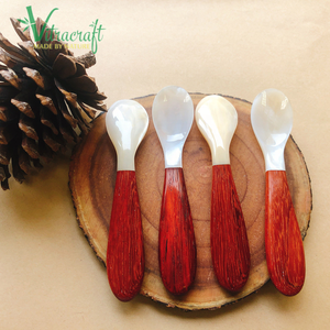 Cuillère de qualité artisanale. Fabriqué à partir de nacre combinée avec du bois de rose. Cuillère à caviar, cuillère à café. Taille 12x2.4cm - Product Image 3