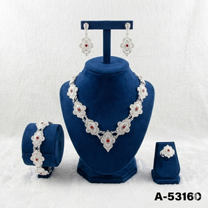 Parure de bijoux classique plaquée or 24 carats pour femme, tendance, collier, boucles d'oreilles, bracelets, en alliage de cuivre, avec diamant de laboratoire taille coussin - Product Image 5