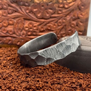 Bracelet manchette unisexe en acier Damas fait main, forme lune, largeur 9 mm, épaisseur 2-3 mm, style vintage unique pour mariage et anniversaire - Product Image 3