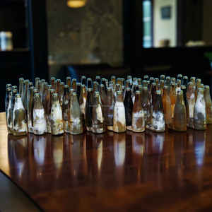 Botella para beber de cuerno de buey vikingo pulido de primera calidad con tapa metálica, frasco rústico hecho a mano al mejor precio - Product Image 3