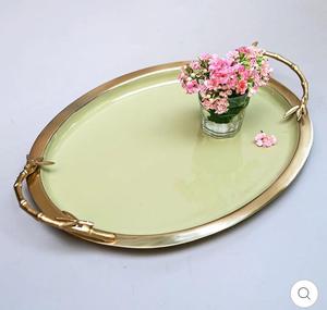 Plateau décoratif ovale en laiton avec poignées plaquées or et motif floral pour la décoration intérieure moderne - Product Image 6