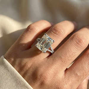 Anillo de Lujo con Diamante Solitario Cultivado en Laboratorio, Corte Esmeralda, 14 Quilates, 16x12 mm, Certificado IGI, Diseño de Tallo Dividido, Oro de 14K - Product Image 3