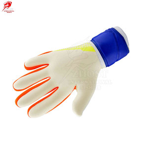 Gants de gardien de but robustes pour entraînement sur terrain dur, avec protection renforcée des doigts et de la colonne vertébrale pour la sécurité. - Product Image 3