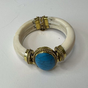 กำไลข้อมือกระดูกดีไซน์เฉพาะ งานฝีมือธรรมชาติ โดย Perfect Enterprises - Product Image 2