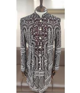 Sherwani indowestern brodé pour homme, accompagné d'un kurta et d'une veste ouverte, idéal pour les mariages et les soirées. - Product Image 3