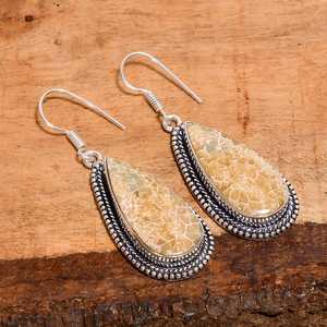Pendientes de plata con forma de pera de coral natural, estilo vintage, plata de ley 925, joyería bohemia hecha a mano con piedras preciosas, regalo para ella. - Product Image 3