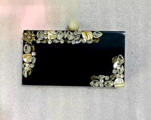 Bolso de mano elegante de resina para fiesta, para mujer, de Madiha Art and Crafts - Product Image 4