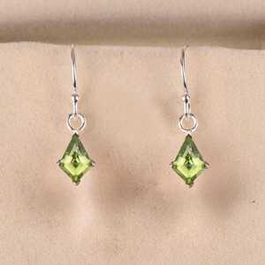 Pendientes de Plata de Ley 925 con Peridoto Verde en Forma de Cometa, Estilo Vintage, para Novia, Piedra de Nacimiento de Agosto - Product Image 4