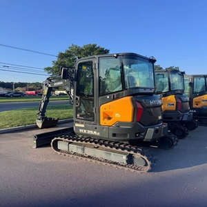 Mini-excavatrice Hyundai d'occasion conçue pour des travaux de terrassement précis, de creusement de fossés, d'aménagement paysager et de construction générale. - Product Image 1