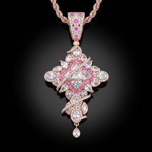 จี้รูปกางเขนสีโรสโกลด์สำหรับผู้ชายจาก Jewellery Planet ประดับเพชรโมอิสซาไนต์ทรงบริลเลียนท์คัท พร้อมสร้อยแบบไมโครเพฟ สไตล์หรูหรา ฮิปฮอป คริสเตียน - Product Image 1