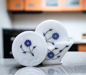 Juego de Posavasos de Mármol Blanco Hechos a Mano con Soporte, Posavasos Redondos de Mármol con Incrustaciones Florales Azules para Bebidas, Té y Café - Product Image 1