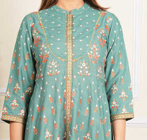 Kurta Anarkali Verde de Rayón con Estampado Floral para Mujer, con Dupatta, Cuello Mandarín, Detalles en Gota, Mangas Tres Cuartos, Ropa Étnica - Product Image 5