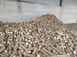 Briquettes de sciure de bois compressées en gros – Combustible biomasse renouvelable à faible humidité, longue durée de combustion, pour l'industrie de l'énergie - Product Image 3
