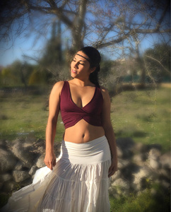 Crop top bohème à ourlet asymétrique, vêtements de festival faits à la main, tenue d'été bohème, haut en coton léger - Product Image 1