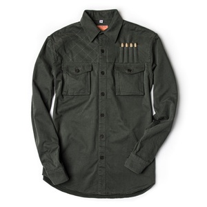 Chemise en coton vert foncé à manches longues pour homme avec fermeture boutonnée et poches poitrine - Product Image 3