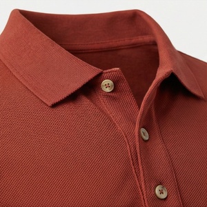 Polo en piqué de coton rouge rouille à manches courtes pour homme, décontracté, respirant, coupe classique, design uni, logo sur le devant - Product Image 4