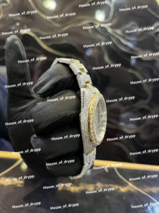 Montre de luxe Iced Out à cadran romain en acier inoxydable avec lunette en diamant VVS cultivé en laboratoire et affichage de la date pour hommes et femmes - Product Image 4