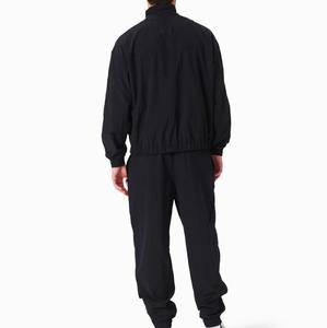 Conjunto Deportivo de Dos Piezas para Hombre, Chaqueta Cortavientos con Cierre y Pantalones Deportivos de Nailon y Poliéster - Product Image 3