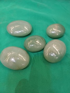 Piedra de palmilla de aventurina verde natural, suave, para curar el chakra del corazón, meditación, alivio de la ansiedad, abundancia y suerte. - Product Image 2