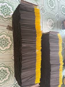 Varillas de Incienso de Sándalo Negro Natural, Agarbatti Premium de Larga Duración, Hechas a Mano en Vietnam para Oración, Meditación y Relajación - Product Image 4