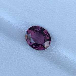 Spinelle rose violacée naturelle du Rajasthan, pierre précieuse en vrac de 2,00 carats, évaluée par un tiers pour la fabrication de bijoux, vente en gros ZUBEDA GEMS - Product Image 4