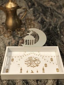 Plateau rond géométrique en bois moderne pour l'arrangement de chocolats avec des confiseries de luxe assorties, idéal pour le Ramadan - Product Image 5