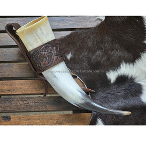 Auténtico Cuerno Vikingo para Beber con Soporte de Cuero - Product Image 4