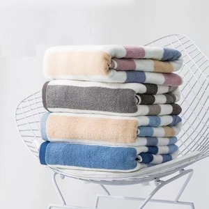 Toalla de Baño 100% Algodón con Alta Absorción de Agua, Tacto Suave, Tejido de Rizo Duradero para Uso Comercial y Hotelero - Product Image 1