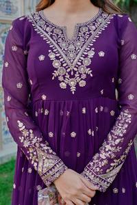 NOUVEAU Ensemble de robe de soirée en georgette avec broderie de fils et de paillettes, pantalon micro-imprimé et dupatta en organza - Product Image 5