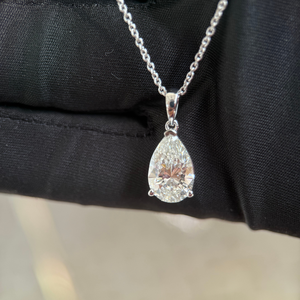 Colgante de Diamante Brillante en Forma de Pera de 2.50ct, Certificado por IGI, Oro Blanco de 14K, Joyería Fina - Product Image 2