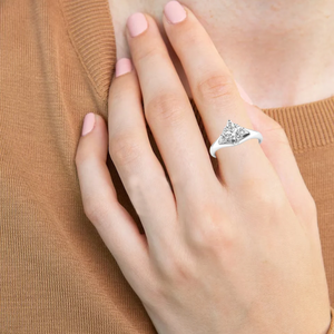 Bague solitaire AJRETAIL en or blanc sertie de diamants de laboratoire taille brillant 1 carat, couleur F, clarté VVS2, IGI - Product Image 5