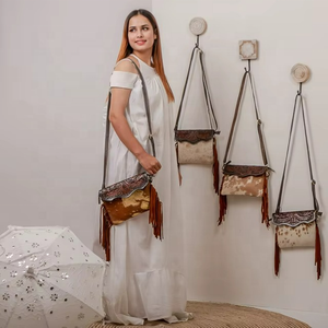 Sac bandoulière vintage pour femme en cuir véritable avec franges et pompons, marron et blanc, résistant à l'eau - Product Image 3