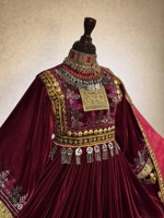 Robe Traditionnelle Balochi pour Femme, Robe Décontractée en Velours Bordeaux, Broderie Dorée Lourde, Pompon à Monnaie, Kaftan Tribal de Luxe, Robe Longue Maxi