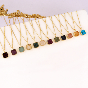 สร้อยคอหินแดงการ์เน็ตธรรมชาติแบบดิบ ชุบทอง 18k รูปทรงคุชชั่น  จี้หินประจำเดือนมกราคม ของขวัญส่วนตัว - Product Image 4