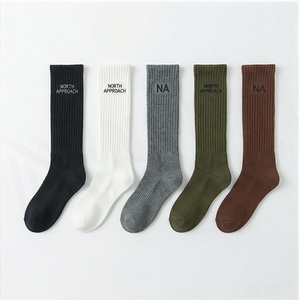 Chaussettes de sport personnalisées écologiques en spandex respirant pour adultes - Product Image 3
